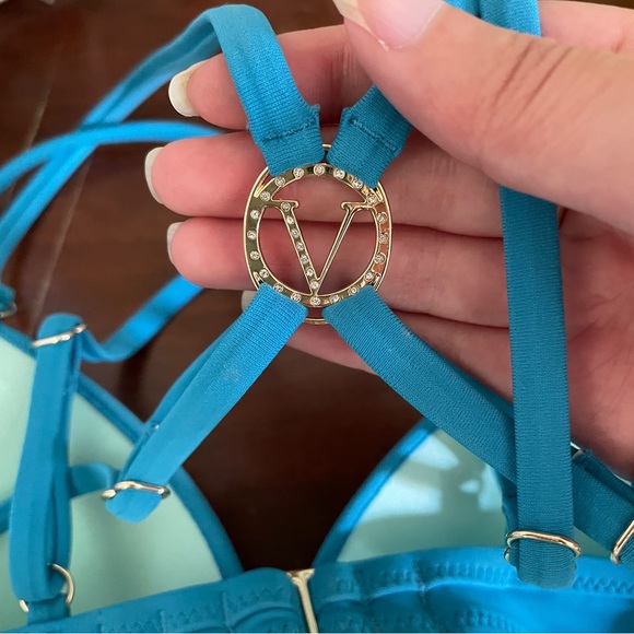 *NWT* VS Swim Top - Picture 8 of 10